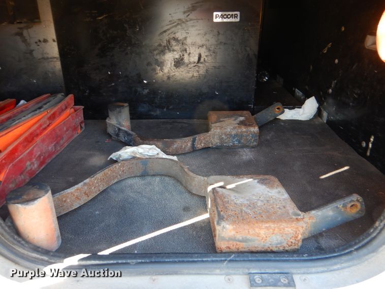 image for item JD9518 2006 Peterbilt 379  semi truck