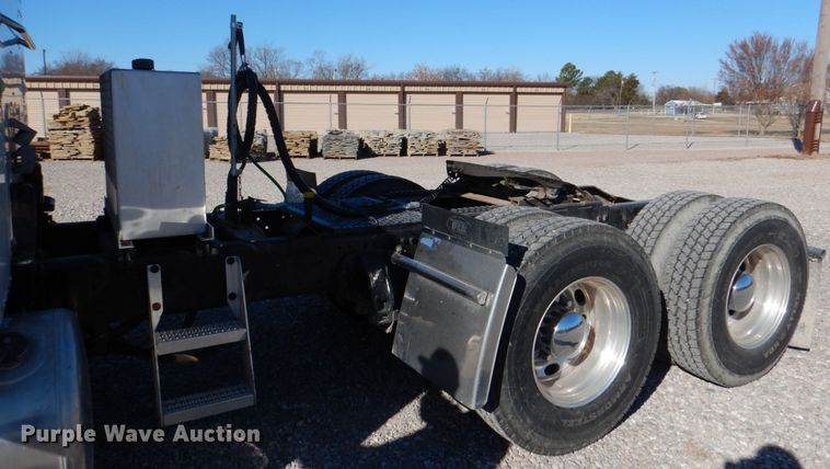 image for item JD9518 2006 Peterbilt 379  semi truck