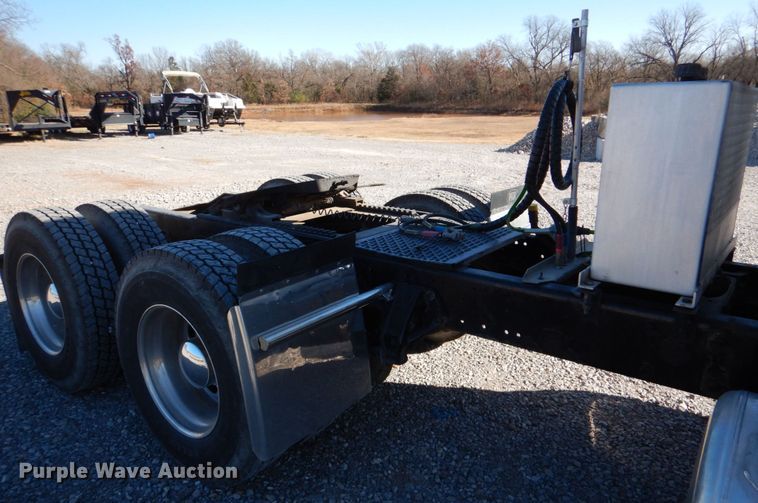 image for item JD9518 2006 Peterbilt 379  semi truck