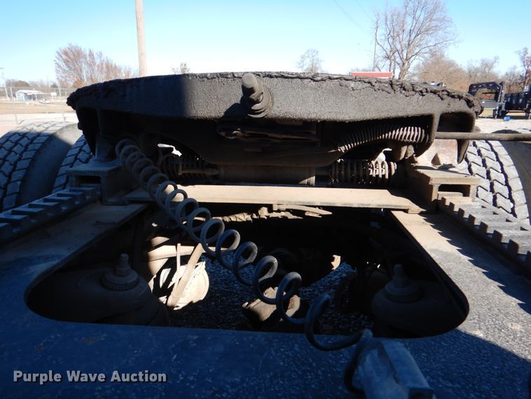 image for item JD9518 2006 Peterbilt 379  semi truck