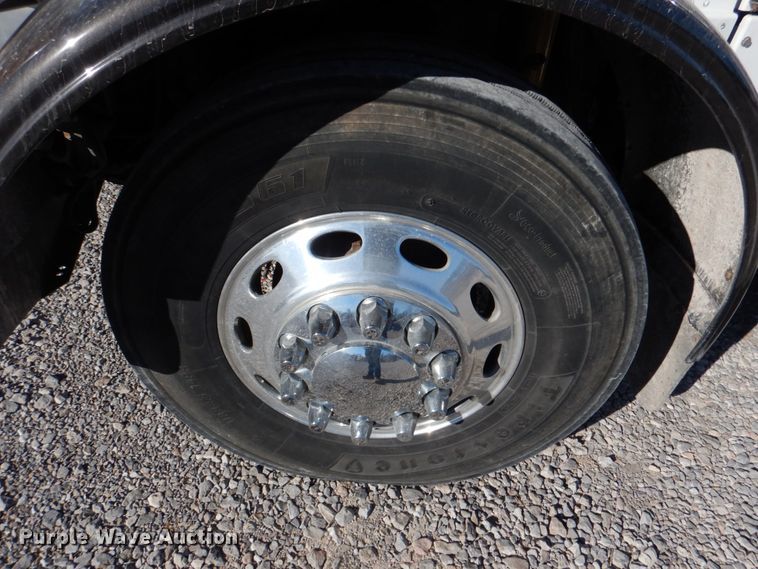 image for item JD9518 2006 Peterbilt 379  semi truck