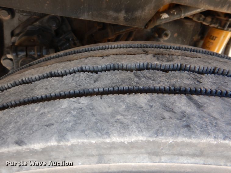 image for item JD9518 2006 Peterbilt 379  semi truck