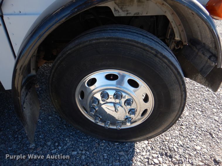 image for item JD9518 2006 Peterbilt 379  semi truck