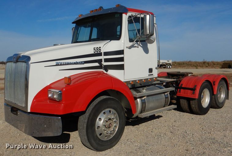 image for item JD9519 2016 Western Star 4900 SB  glider kit semi truck