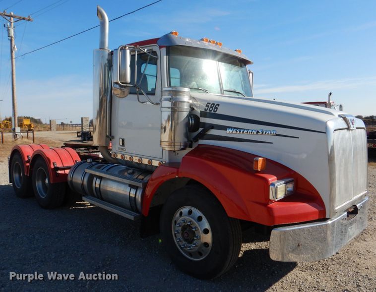 image for item JD9519 2016 Western Star 4900 SB  glider kit semi truck