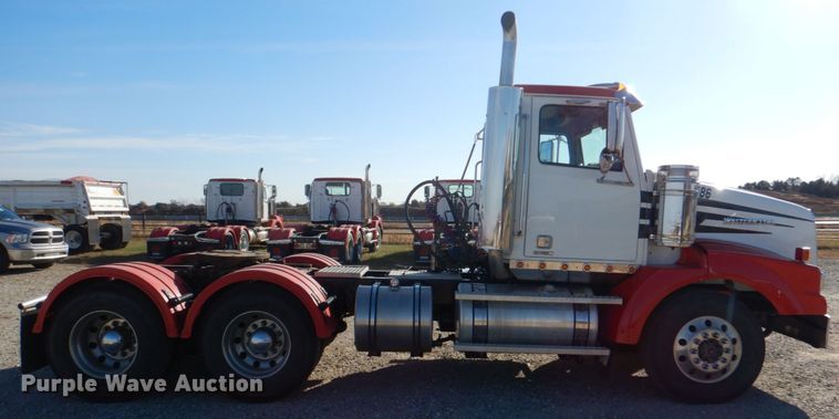 image for item JD9519 2016 Western Star 4900 SB  glider kit semi truck