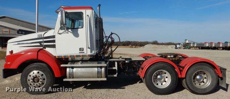 image for item JD9519 2016 Western Star 4900 SB  glider kit semi truck