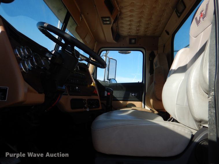 image for item JD9519 2016 Western Star 4900 SB  glider kit semi truck