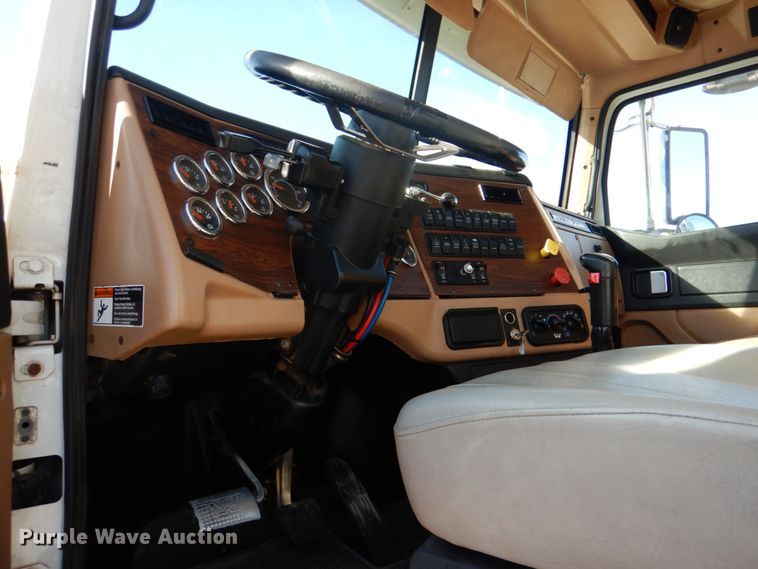 image for item JD9519 2016 Western Star 4900 SB  glider kit semi truck