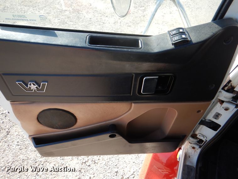 image for item JD9519 2016 Western Star 4900 SB  glider kit semi truck