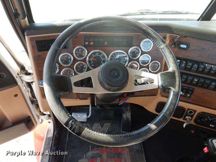 image for item JD9519 2016 Western Star 4900 SB  glider kit semi truck