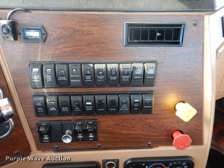 image for item JD9519 2016 Western Star 4900 SB  glider kit semi truck