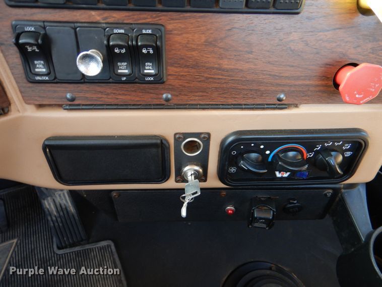 image for item JD9519 2016 Western Star 4900 SB  glider kit semi truck