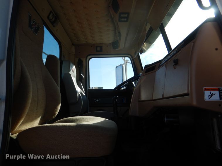 image for item JD9519 2016 Western Star 4900 SB  glider kit semi truck