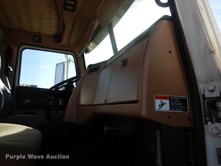 image for item JD9519 2016 Western Star 4900 SB  glider kit semi truck