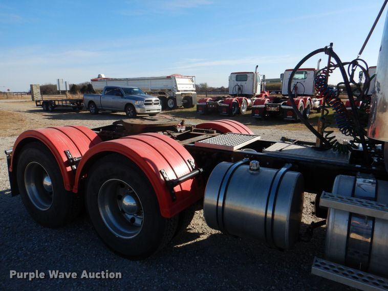 image for item JD9519 2016 Western Star 4900 SB  glider kit semi truck