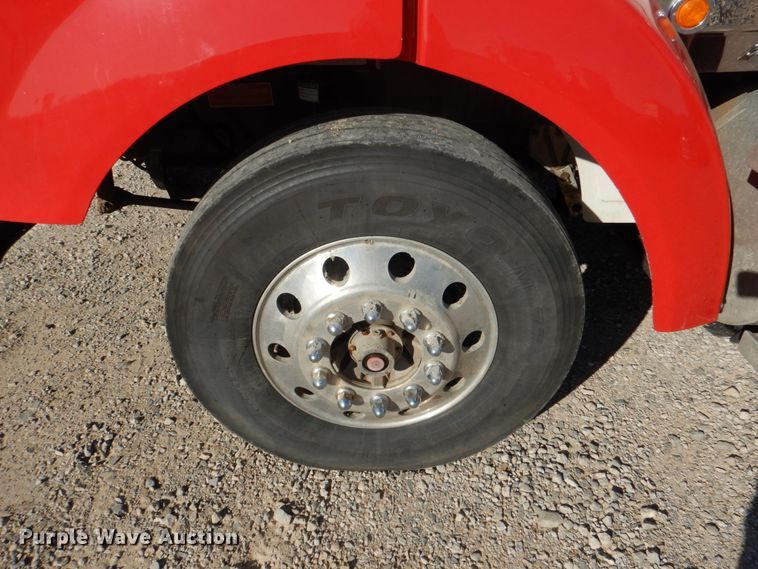 image for item JD9519 2016 Western Star 4900 SB  glider kit semi truck