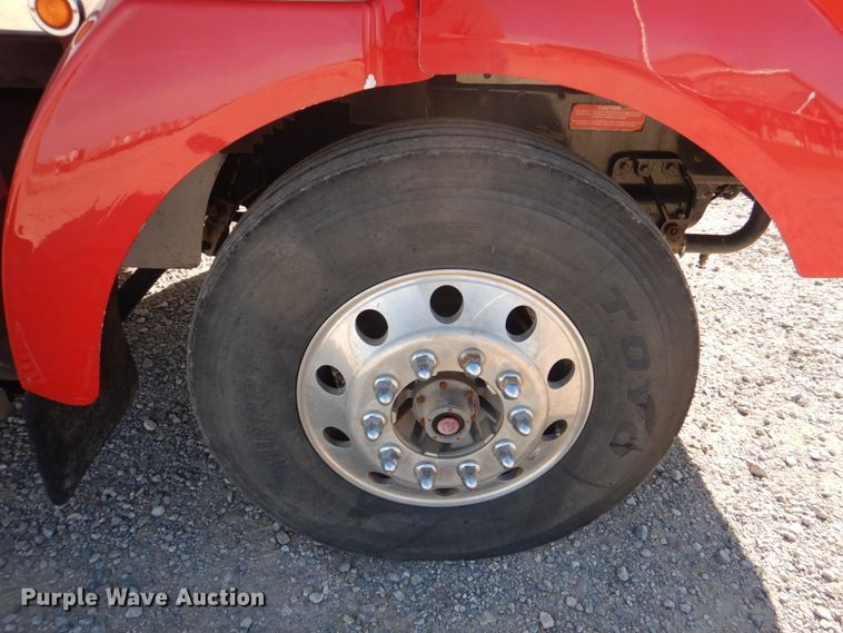 image for item JD9519 2016 Western Star 4900 SB  glider kit semi truck