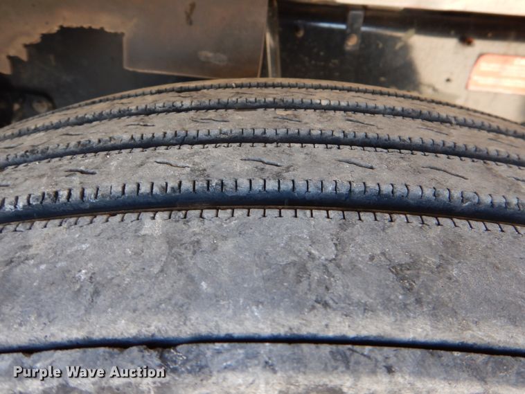 image for item JD9519 2016 Western Star 4900 SB  glider kit semi truck