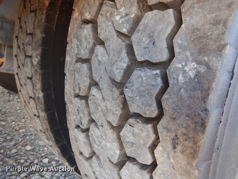 image for item JD9519 2016 Western Star 4900 SB  glider kit semi truck