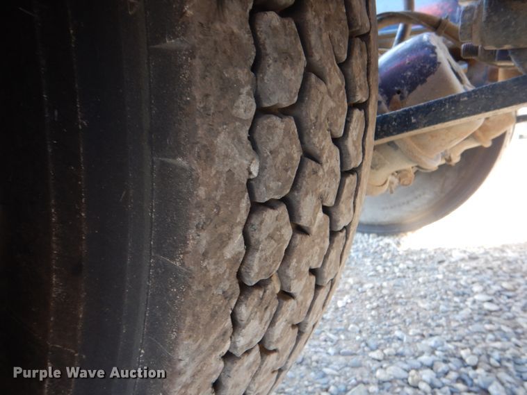 image for item JD9519 2016 Western Star 4900 SB  glider kit semi truck