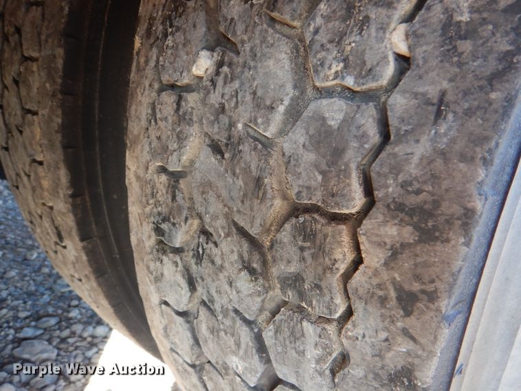 image for item JD9519 2016 Western Star 4900 SB  glider kit semi truck