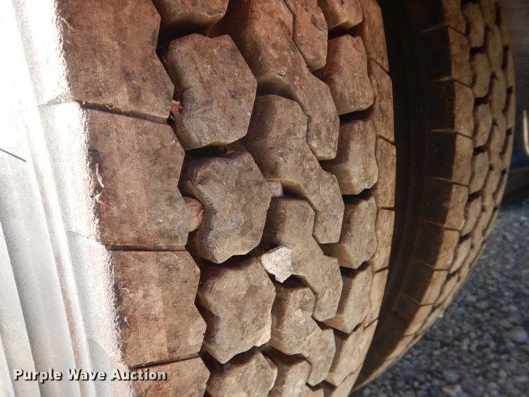 image for item JD9519 2016 Western Star 4900 SB  glider kit semi truck