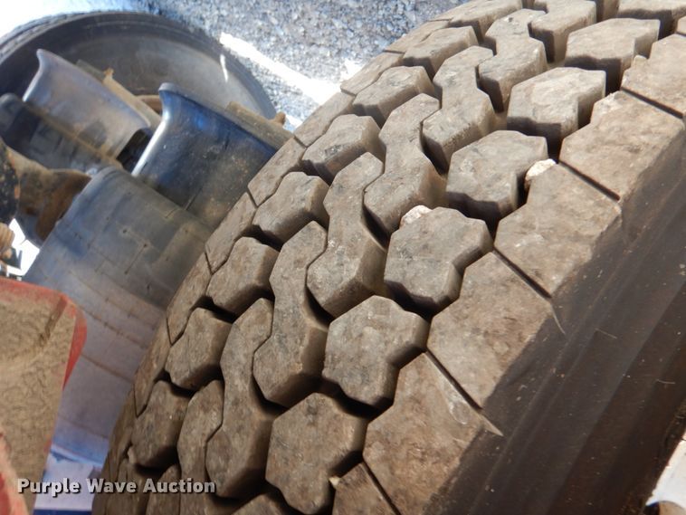 image for item JD9519 2016 Western Star 4900 SB  glider kit semi truck