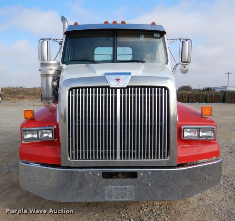 image for item JD9520 2016 Western Star 4900 SA  glider kit semi truck