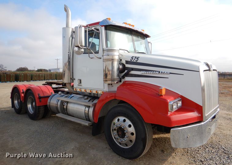 image for item JD9520 2016 Western Star 4900 SA  glider kit semi truck