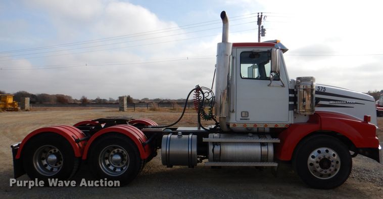 image for item JD9520 2016 Western Star 4900 SA  glider kit semi truck