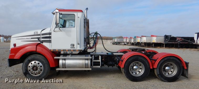 image for item JD9520 2016 Western Star 4900 SA  glider kit semi truck