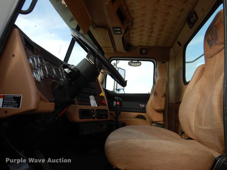 image for item JD9520 2016 Western Star 4900 SA  glider kit semi truck