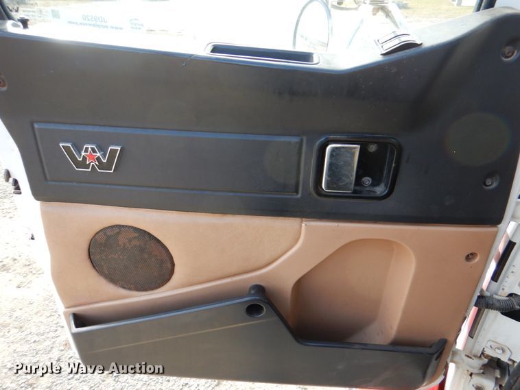 image for item JD9520 2016 Western Star 4900 SA  glider kit semi truck