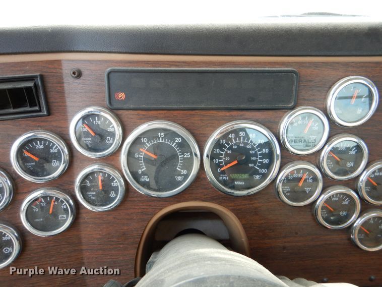 image for item JD9520 2016 Western Star 4900 SA  glider kit semi truck