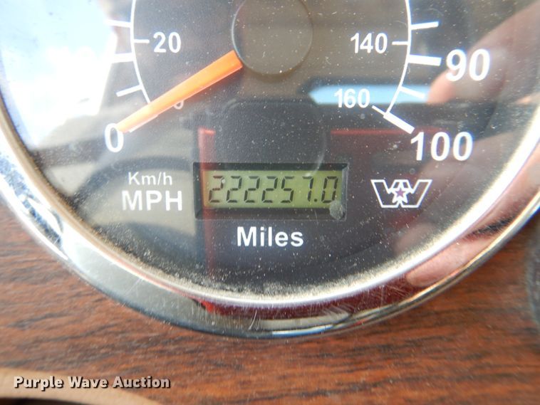 image for item JD9520 2016 Western Star 4900 SA  glider kit semi truck