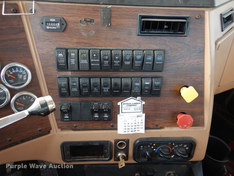 image for item JD9520 2016 Western Star 4900 SA  glider kit semi truck