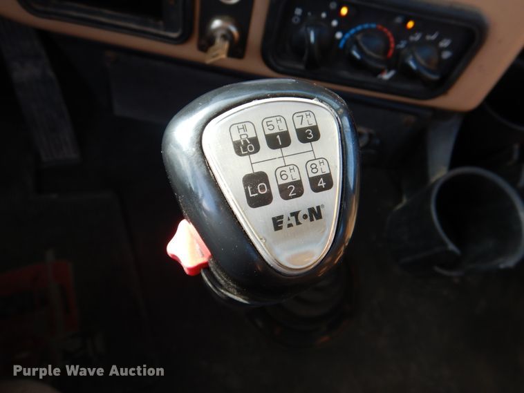 image for item JD9520 2016 Western Star 4900 SA  glider kit semi truck