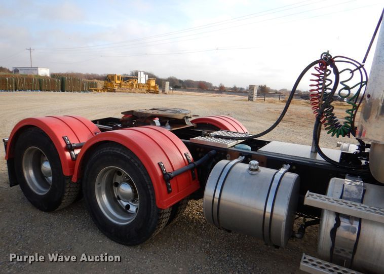 image for item JD9520 2016 Western Star 4900 SA  glider kit semi truck