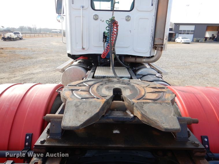 image for item JD9520 2016 Western Star 4900 SA  glider kit semi truck