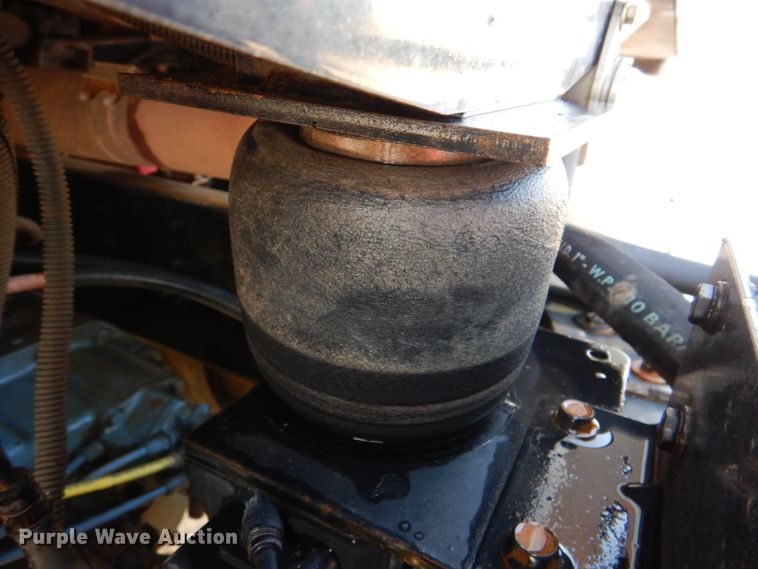 image for item JD9520 2016 Western Star 4900 SA  glider kit semi truck