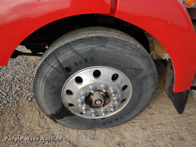 image for item JD9520 2016 Western Star 4900 SA  glider kit semi truck