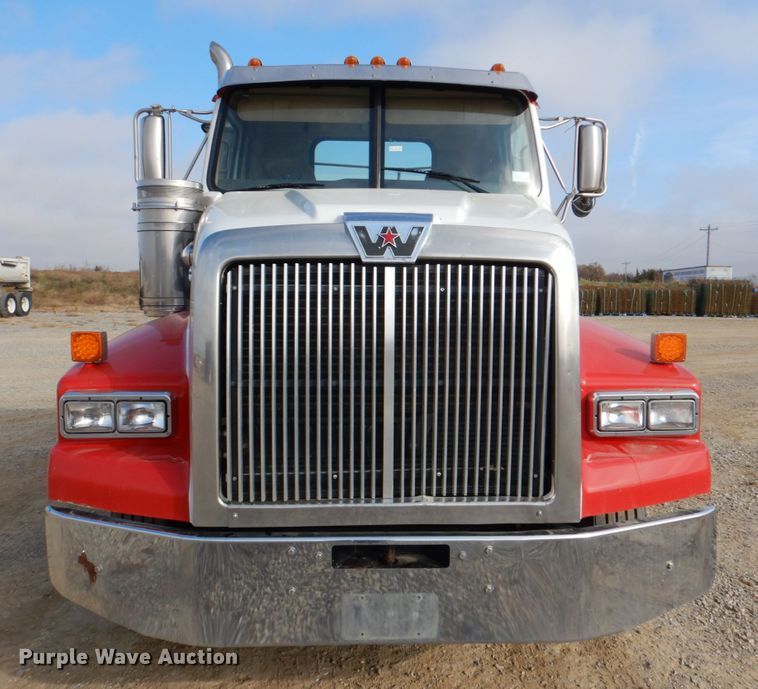 image for item JD9521 2016 Western Star 4900 SA  glider kit semi truck