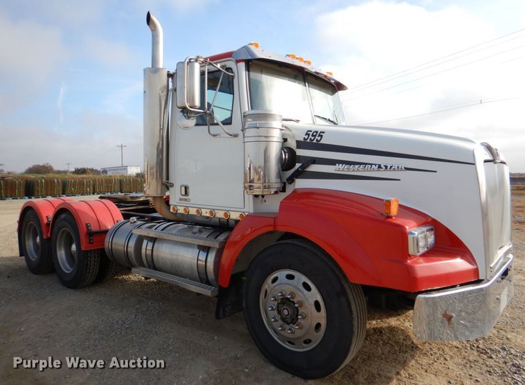 image for item JD9521 2016 Western Star 4900 SA  glider kit semi truck