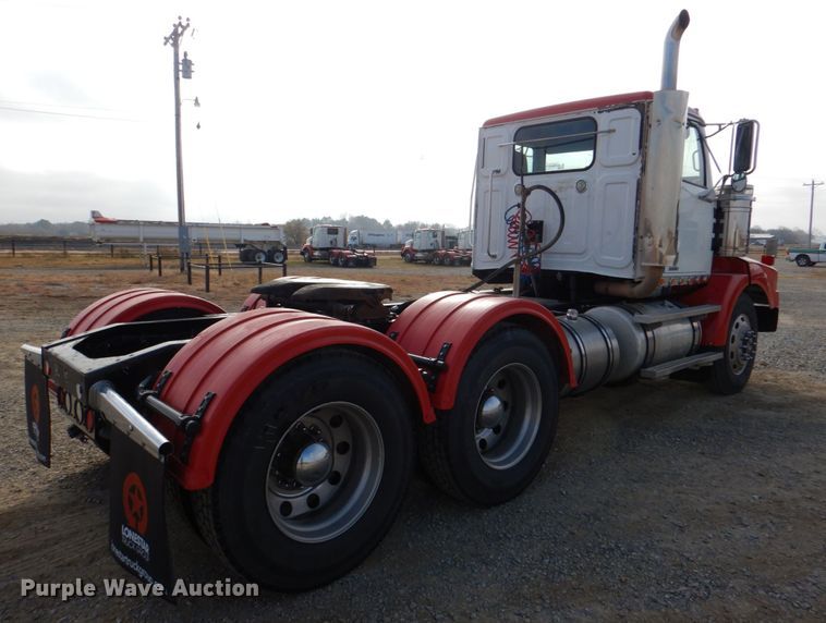 image for item JD9521 2016 Western Star 4900 SA  glider kit semi truck