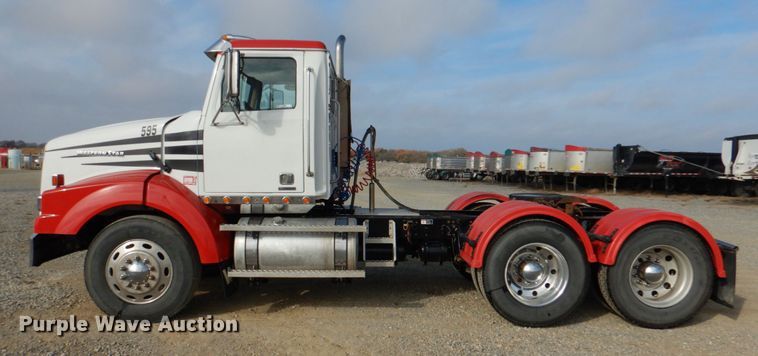 image for item JD9521 2016 Western Star 4900 SA  glider kit semi truck