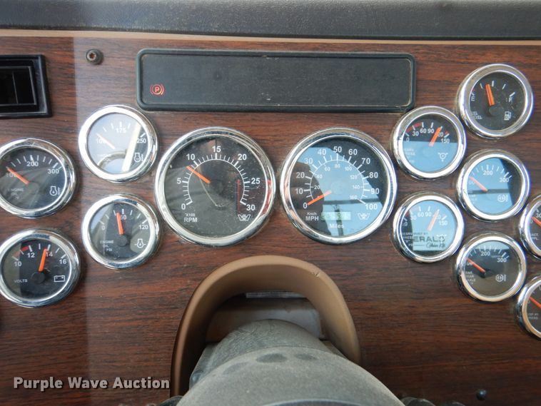 image for item JD9521 2016 Western Star 4900 SA  glider kit semi truck