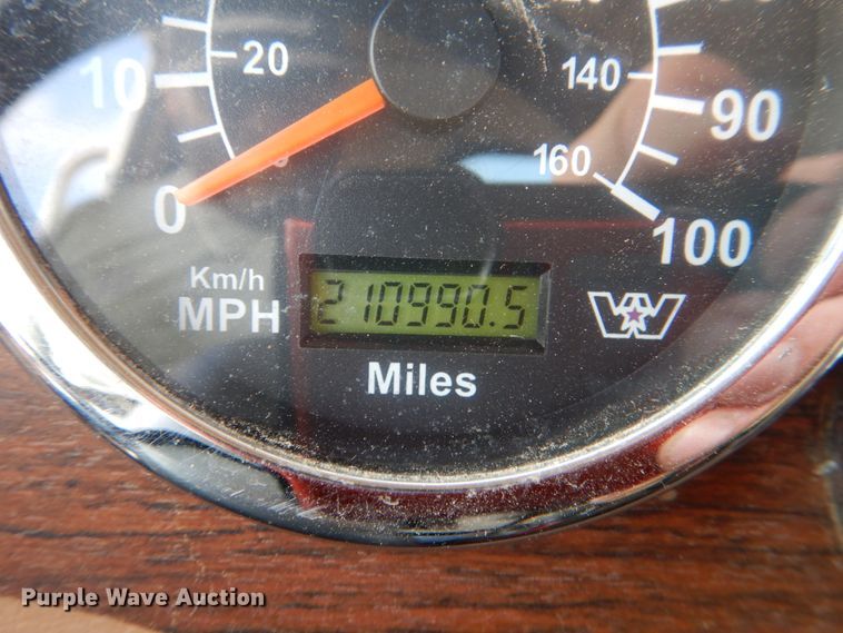 image for item JD9521 2016 Western Star 4900 SA  glider kit semi truck