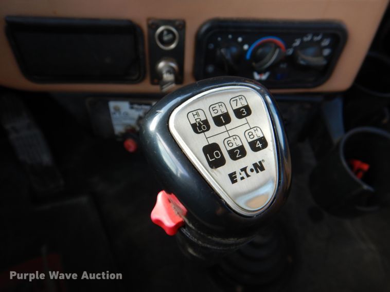 image for item JD9521 2016 Western Star 4900 SA  glider kit semi truck