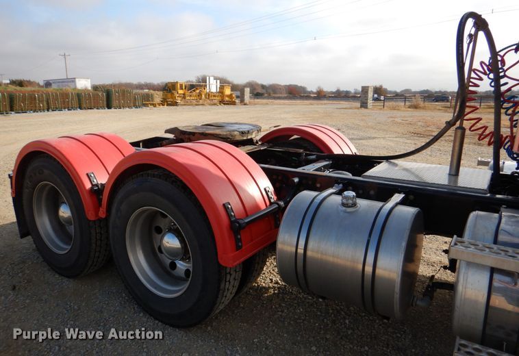 image for item JD9521 2016 Western Star 4900 SA  glider kit semi truck